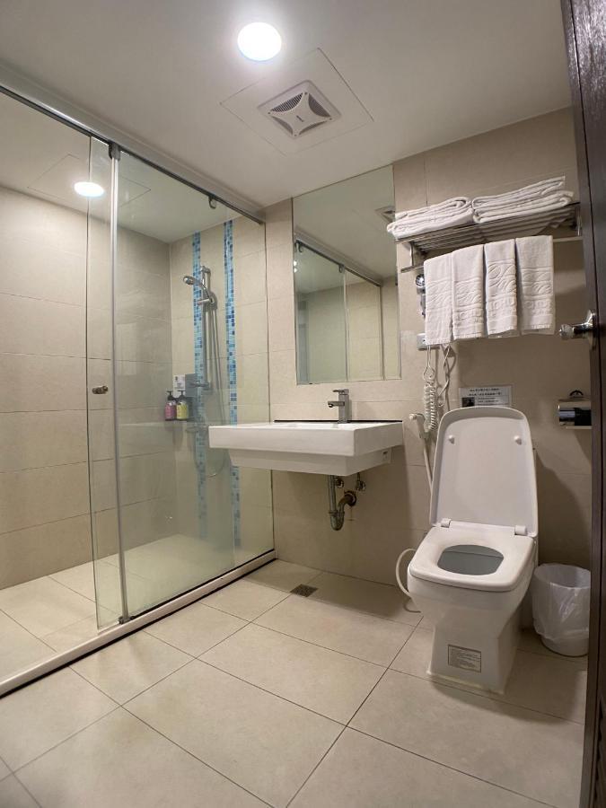 Bonjour Hotel Тайджун Екстериор снимка