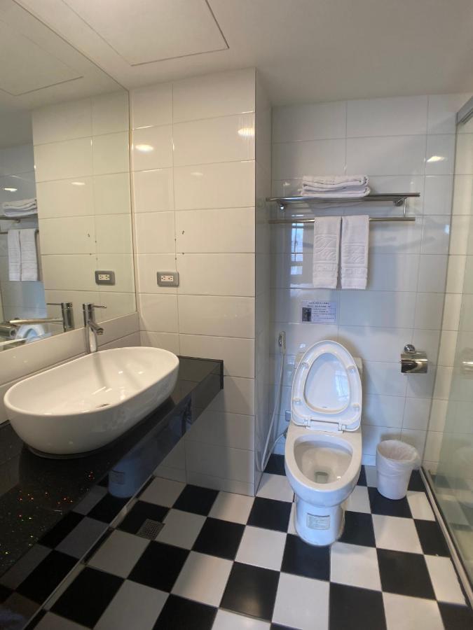 Bonjour Hotel Тайджун Екстериор снимка