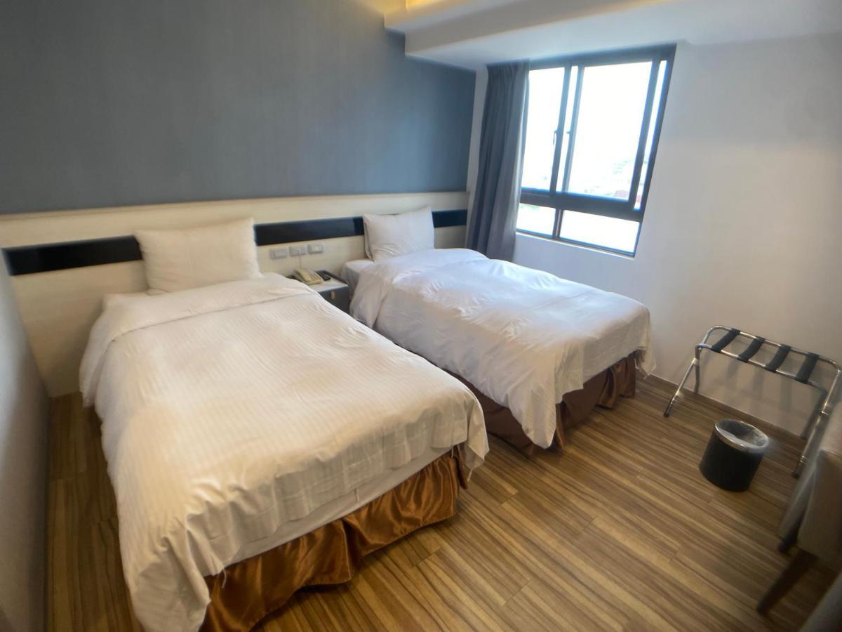 Bonjour Hotel Тайджун Екстериор снимка