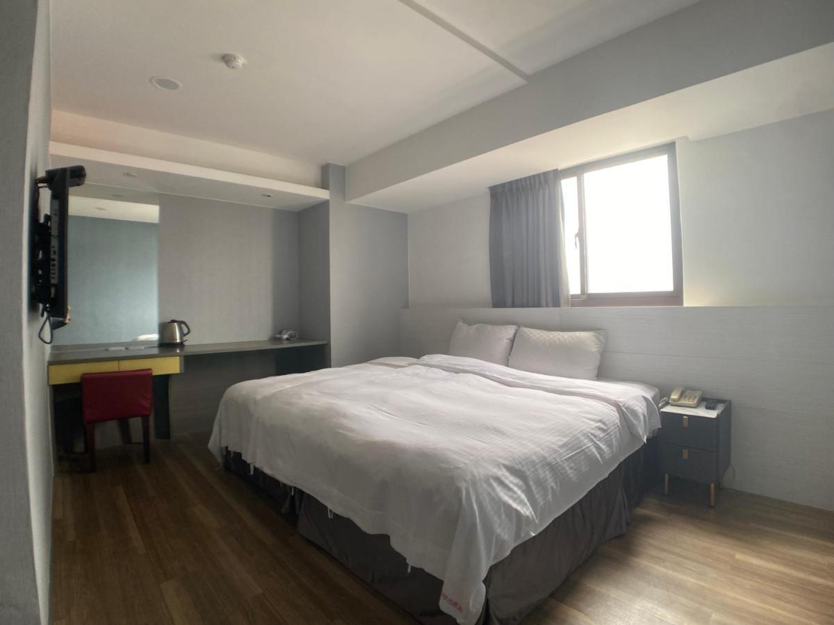 Bonjour Hotel Тайджун Екстериор снимка